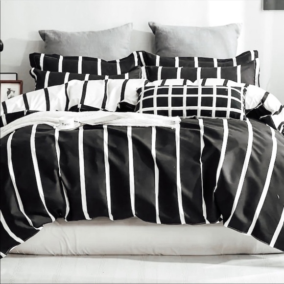 Other - TWIN • Striped duvet cover black white reversible